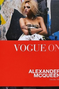 Книга Vogue on: Alexander McQueen