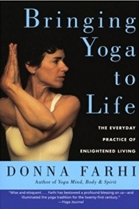 Книга Bringing Yoga to Life: The Everyday Practice of Enlightened Living